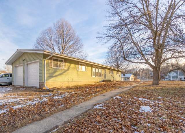Property at 205 S Cherry St, Traer, IA 50675, 3 beds, 1 bath