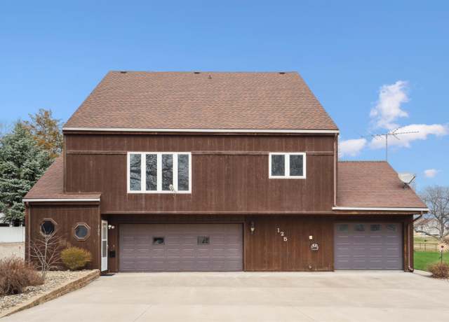 Property at 125 Linda Ave, Elk Run Heights, IA 50707, 4 beds, 2 baths