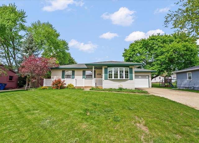 Property at 1252 Deloris Dr, Waterloo, IA 50701, 2 beds, 2 baths