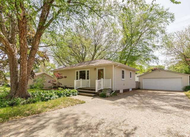 Property at 3919 Hillside Dr, Cedar Falls, IA 50613, 3 beds, 2 baths
