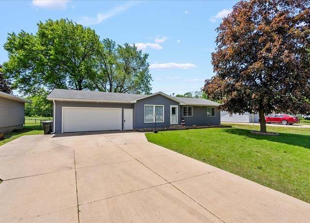 Property at 917 Belle St, Waterloo, IA 50702, 3 beds, 2 baths