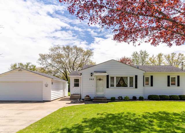 Property at 342 Crestridge Dr, Waterloo, IA 50702, 3 beds, 2 baths