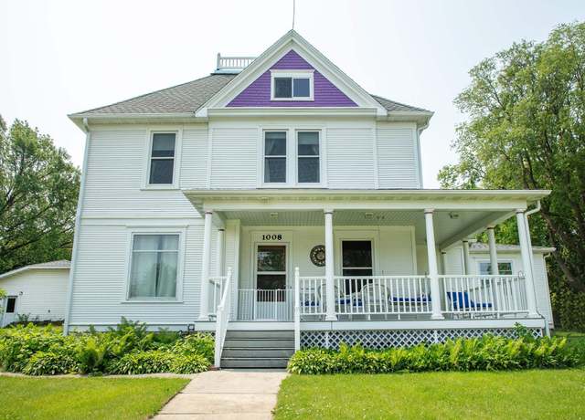 Property at 1008 G Ave, Grundy Center, IA 50638, 4 beds, 3 baths