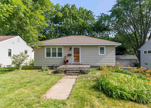 Property at 1207 W 9th St, Cedar Falls, IA 50613, 2 beds, 2 baths