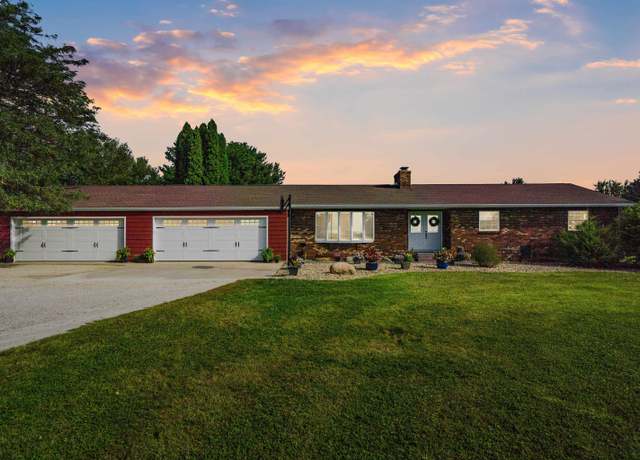 Property at 138 Schrock Rd, Waterloo, IA 50701, 4 beds, 3.5 baths