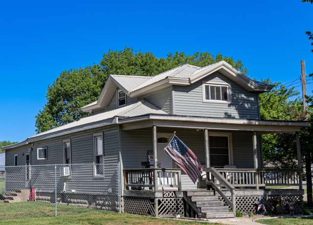Property at 200 Mechanic St, Fayette, IA 52142, 3 beds, 2 baths