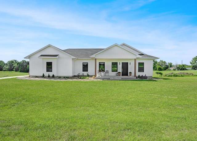 Property at 105 Pine Ridge Rd, New Hartford, IA 50660, 4 beds, 2 baths