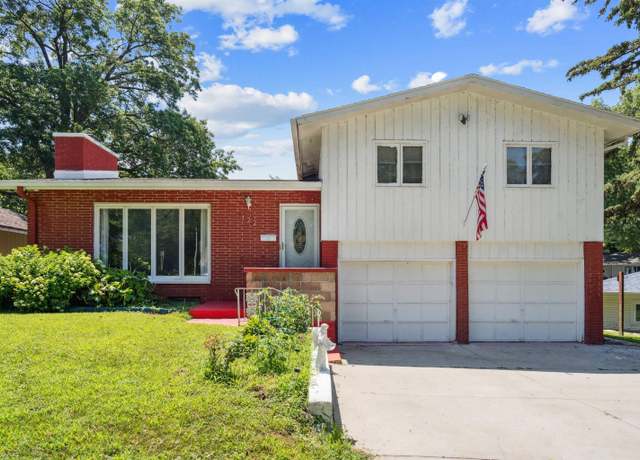 Property at 122 Maryland Ave, Waterloo, IA 50701, 2 beds, 2 baths