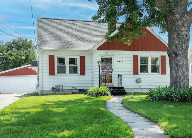 Property at 1919 W 7th St, Waterloo, IA 50702, 2 beds, 1.5 baths
