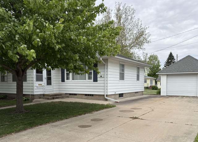 Property at 307 NE 6th Ave, Independence, IA 50644, 2 beds, 1 bath