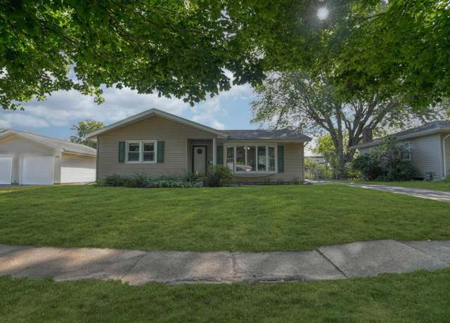 Property at 2416 Valley Park Dr, Cedar Falls, IA 50613, 4 beds, 2 baths