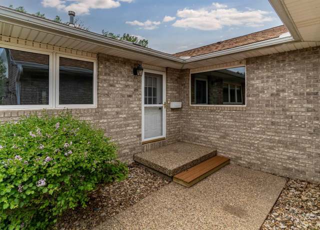 Property at 1977 Kamille Ct, Waterloo, IA 50701, 4 beds, 3 baths