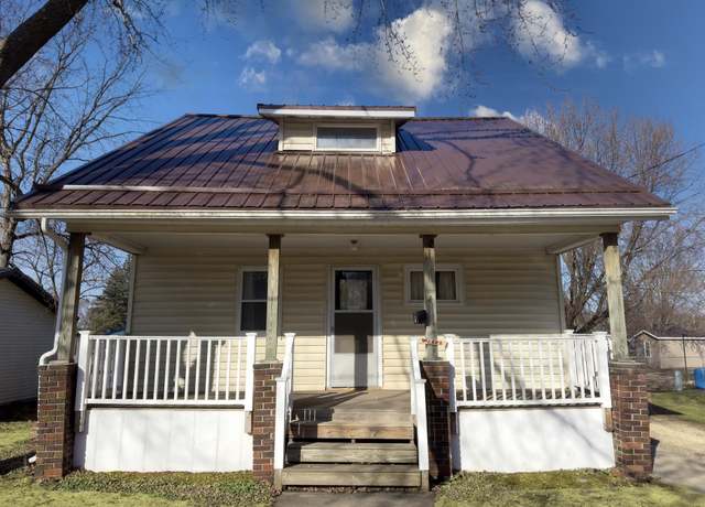 Property at 4 7th Ave Ave NW, Oelwein, IA 50662, 2 beds, 1.5 baths