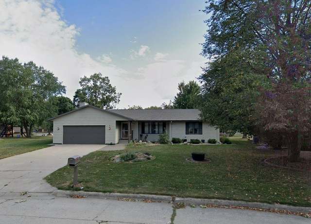Property at 9 Asbury Pl, Mason City, IA 50401, 2 beds, 3 baths