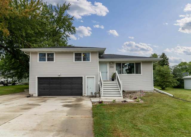 Property at 4223 Normandy Dr, Cedar Falls, IA 50613, 4 beds, 2.5 baths