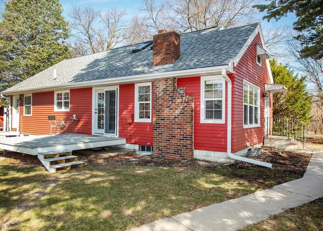 Property at 4528 Hoff Rd, Waterloo, IA 50701, 4 beds, 1.5 baths