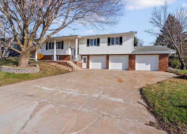 Property at 808 Crestview Dr, Traer, IA 50675, 3 beds, 2 baths