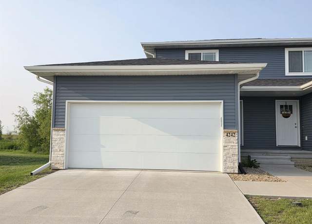 Property at 4242 Mourning Dove Dr, Waterloo, IA 50702, 3 beds, 2.5 baths