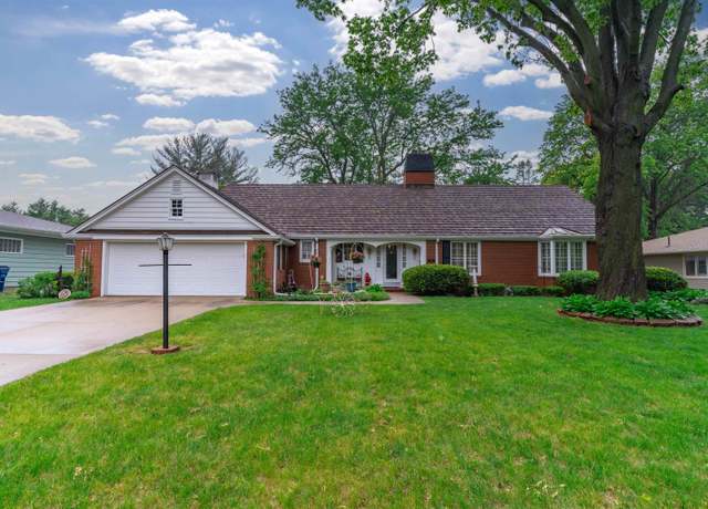 Property at 816 Sunrise Blvd, Waterloo, IA 50701, 3 beds, 2.5 baths