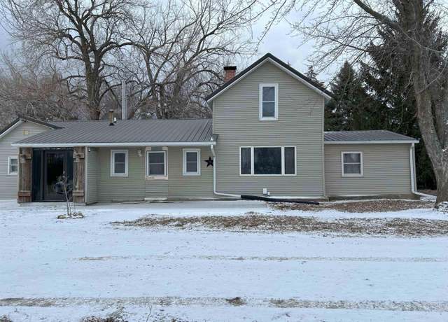 Property at 1790 Dakota Ave, Waverly, IA 50677, 3 beds, 1 bath