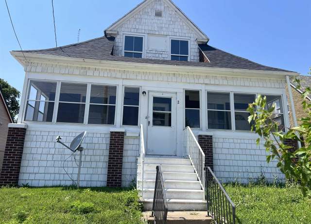 Property at 217 E 1st St, Waterloo, IA 50703, 3 beds, 2 baths