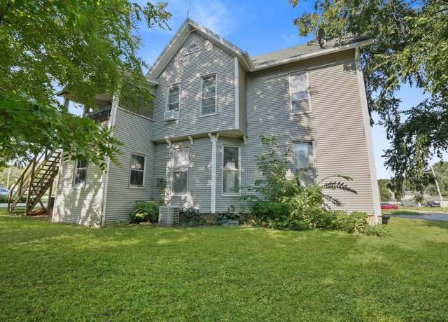 Property at 526 W 8th St, Cedar Falls, IA 50613, 5 beds, 2 baths