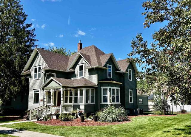 Property at 406 Center Ave, Decorah, IA 52101, 3 beds, 2.5 baths