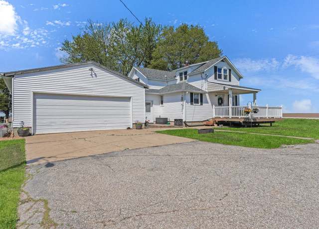 Property at 28708 215th St, Reinbeck, IA 50669, 3 beds, 2.5 baths