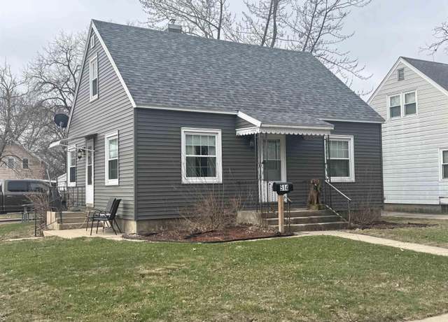 Property at 514 8th Ave, Charles City, IA 50616, 3 beds, 2 baths