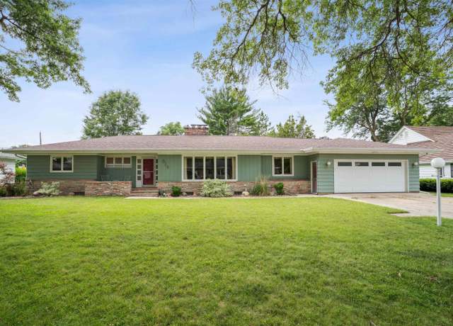 Property at 826 Sunrise Blvd, Waterloo, IA 50701, 3 beds, 3.5 baths