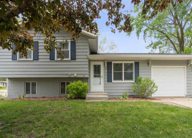 Property at 1348 Edgewood Dr, Waterloo, IA 50701, 3 beds, 1 bath