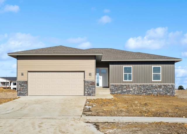 Property at 155 Paradise Blvd Blvd, Waterloo, IA 50701, 3 beds, 2 baths