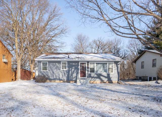 Property at 234 Desoto Avenue Ave, Waterloo, IA 50701, 3 beds, 2 baths