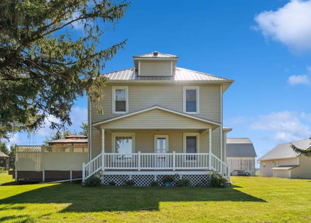Property at 19068 Lincoln Rd, West Union, IA 52175, 4 beds, 2 baths