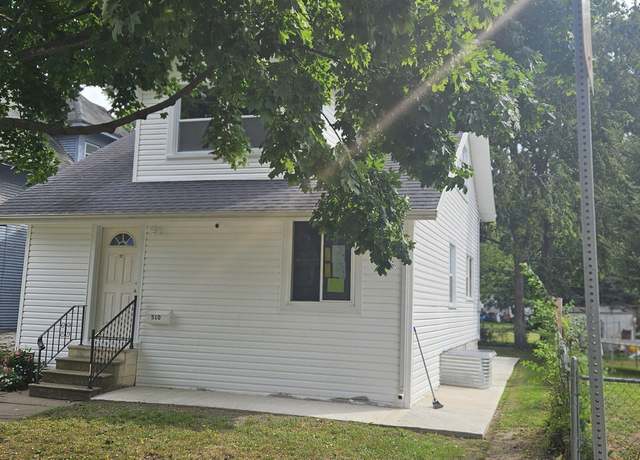 Property at 510 Courtland St, Waterloo, IA 50703, 4 beds, 1.5 baths