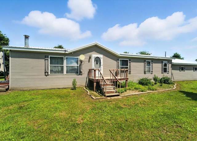 Property at 21563 180th St, Holland, IA 50642, 3 beds, 2 baths
