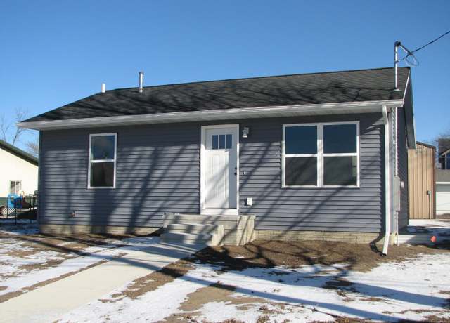 Property at 814 NE 5th Ave, Independence, IA 50644, 3 beds, 2 baths