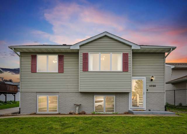 Property at 4026 Mark Dr, Waterloo, IA 50701, 3 beds, 2 baths