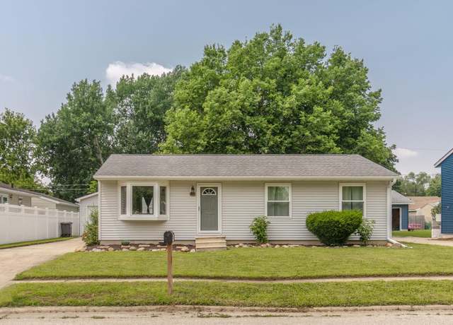 Property at 811 Cloverdale Avenue Ave, Waterloo, IA 50703, 3 beds, 2 baths