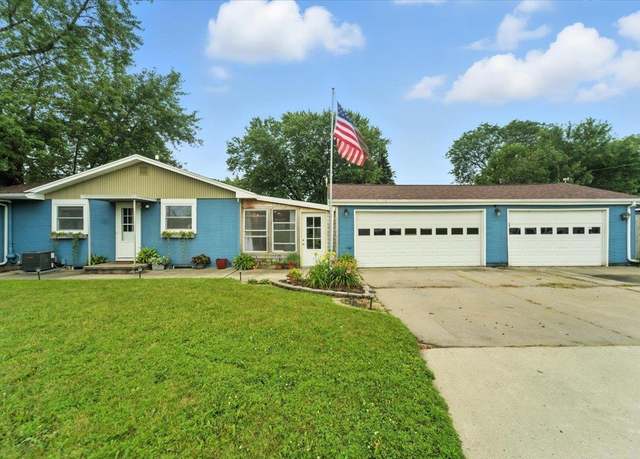 Property at 1200 St Andrews Ave, Waterloo, IA 50701, 4 beds, 2 baths