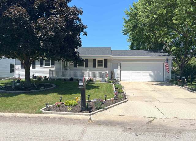 Property at 10 Winnebago Ct Ct, Mason City, IA 50401, 4 beds, 2 baths