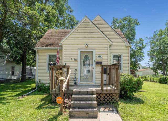 Property at 219 Center St, Waterloo, IA 50703, 2 beds, 1 bath