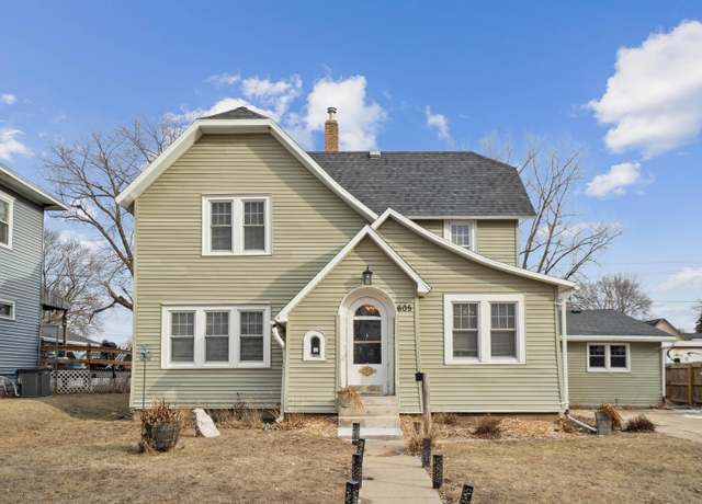 Property at 605 S Frederick Ave, Oelwein, IA 50662, 4 beds, 2 baths