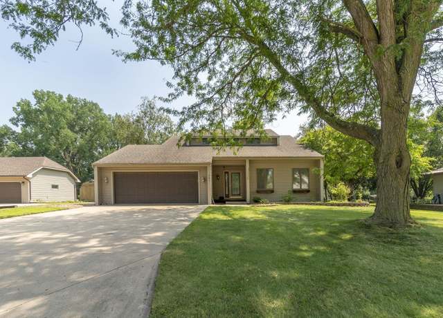 Property at 721 SE 8th St, Independence, IA 50644, 3 beds, 3 baths