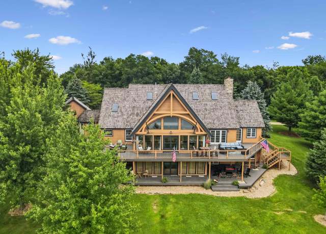 Property at 32350 Honeytree Ln, New Hartford, IA 50660, 4 beds, 2.5 baths