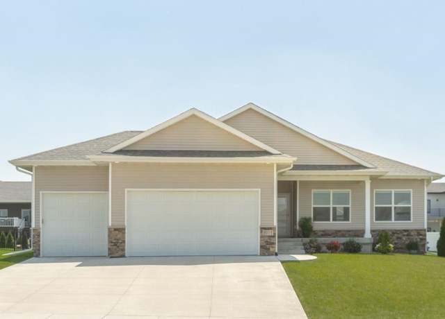 Property at 2012 Reese Rd, Cedar Falls, IA 50613, 4 beds, 3 baths