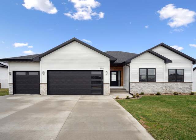 Property at 208 Willow Oak Dr, Hudson, IA 50643, 5 beds, 4.5 baths