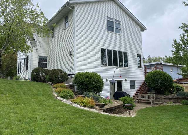 Property at 607 North St, Decorah, IA 52101, 4 beds, 3.5 baths