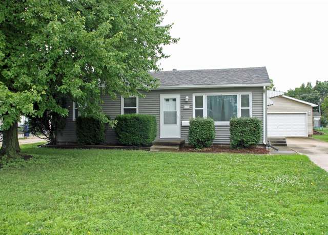 Property at 2433 University Ave, Waterloo, IA 50701, 3 beds, 2 baths