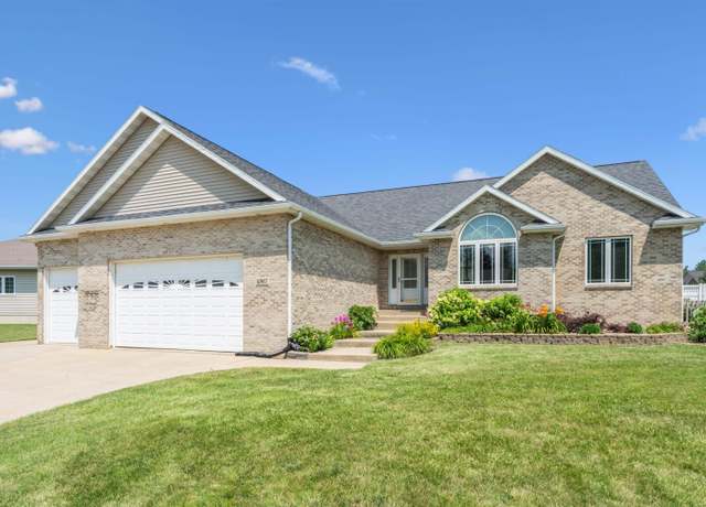 Property at 4967 William Dr, Waterloo, IA 50701, 5 beds, 3 baths